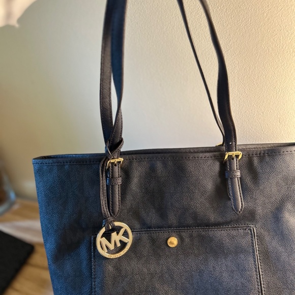 Michael Kors and Matching Wallet Set Tote - Picture 2 of 12